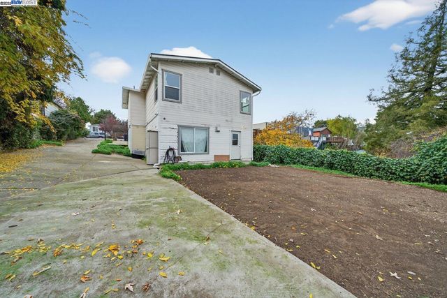 229 Lake Ave, Rodeo, CA 94572