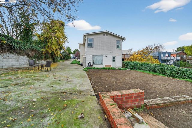 229 Lake Ave, Rodeo, CA 94572