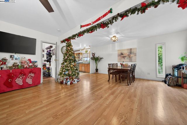 229 Lake Ave, Rodeo, CA 94572