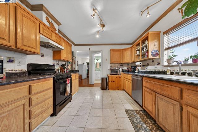 229 Lake Ave, Rodeo, CA 94572