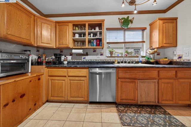 229 Lake Ave, Rodeo, CA 94572