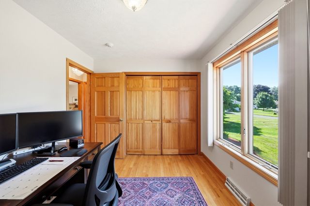 142 Oak Knoll Cir, Ludlow, MA 01056
