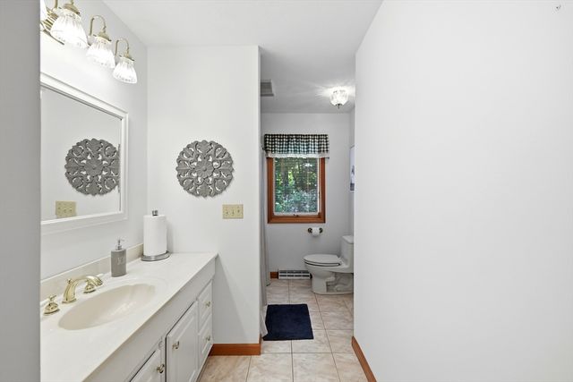 142 Oak Knoll Cir, Ludlow, MA 01056