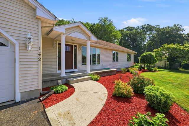 142 Oak Knoll Cir, Ludlow, MA 01056