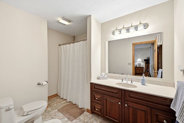 142 Oak Knoll Cir, Ludlow, MA 01056