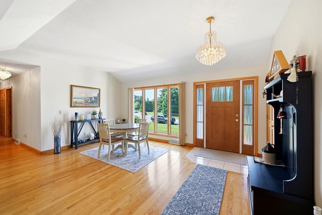 142 Oak Knoll Cir, Ludlow, MA 01056