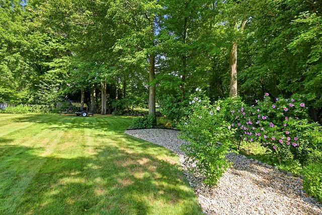 142 Oak Knoll Cir, Ludlow, MA 01056
