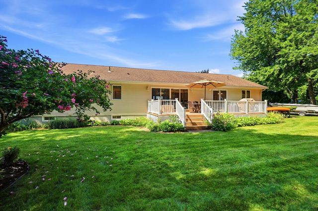 142 Oak Knoll Cir, Ludlow, MA 01056