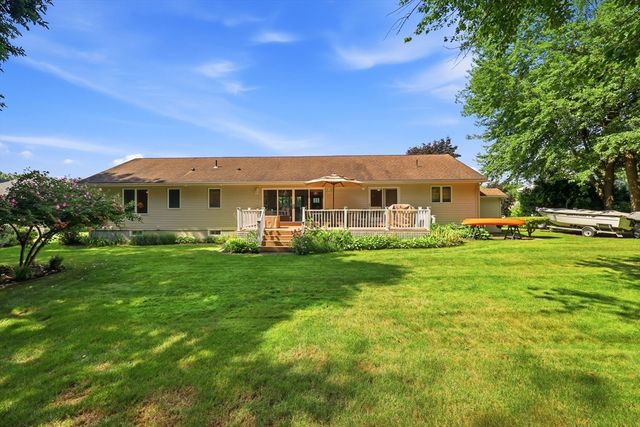 142 Oak Knoll Cir, Ludlow, MA 01056