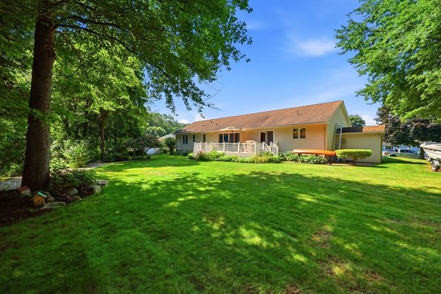142 Oak Knoll Cir, Ludlow, MA 01056