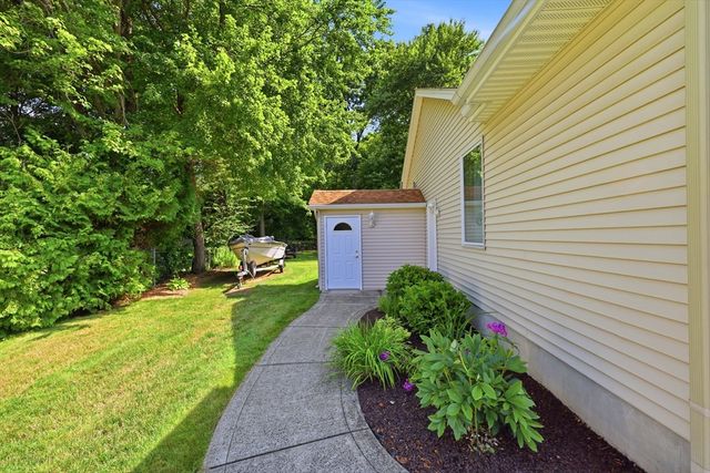 142 Oak Knoll Cir, Ludlow, MA 01056