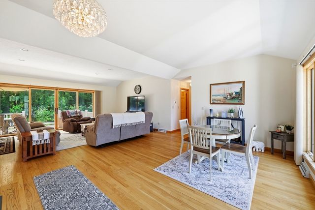 142 Oak Knoll Cir, Ludlow, MA 01056