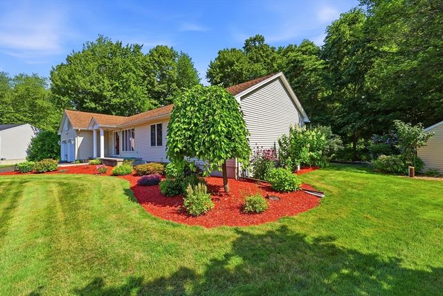 142 Oak Knoll Cir, Ludlow, MA 01056