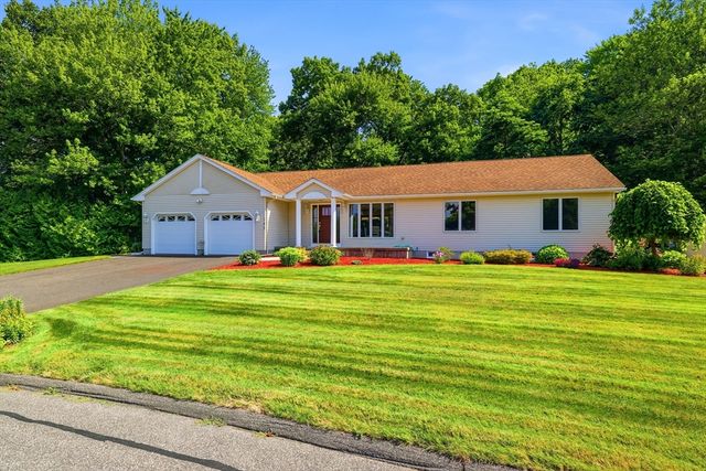 142 Oak Knoll Cir, Ludlow, MA 01056