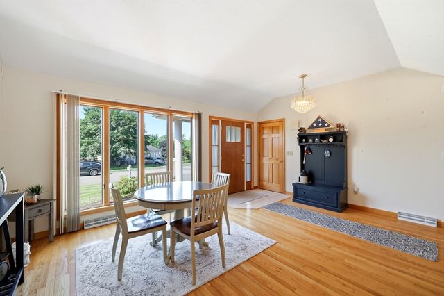 142 Oak Knoll Cir, Ludlow, MA 01056