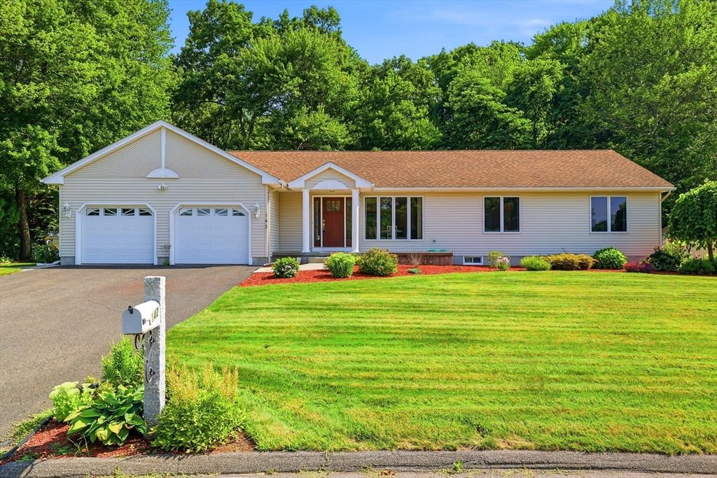 142 Oak Knoll Cir, Ludlow, MA 01056