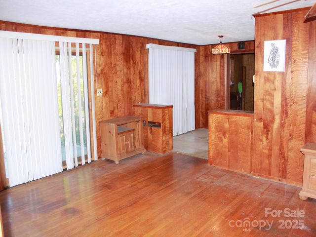 709 Wickins Drive, Hendersonville, NC 28791