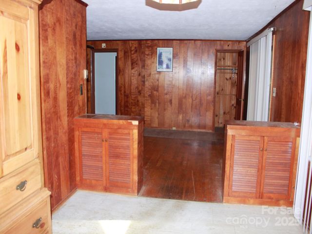 709 Wickins Drive, Hendersonville, NC 28791