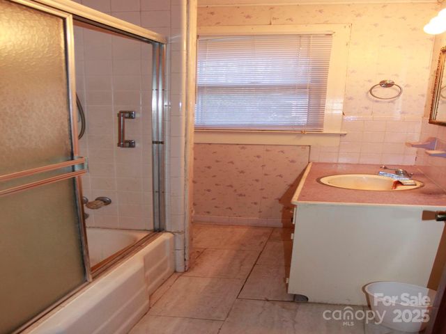 709 Wickins Drive, Hendersonville, NC 28791