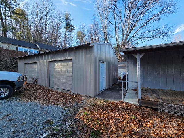 709 Wickins Drive, Hendersonville, NC 28791