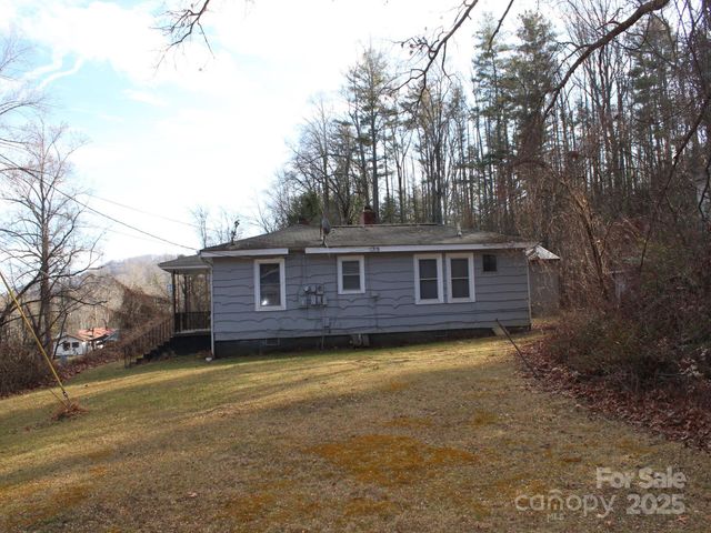 709 Wickins Drive, Hendersonville, NC 28791