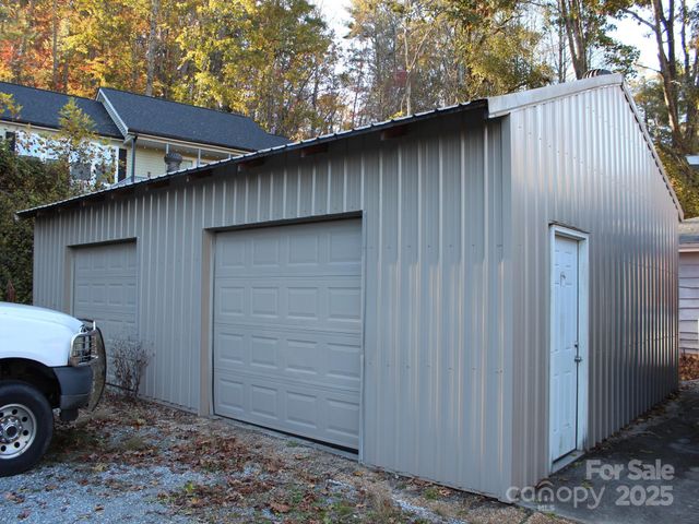 709 Wickins Drive, Hendersonville, NC 28791