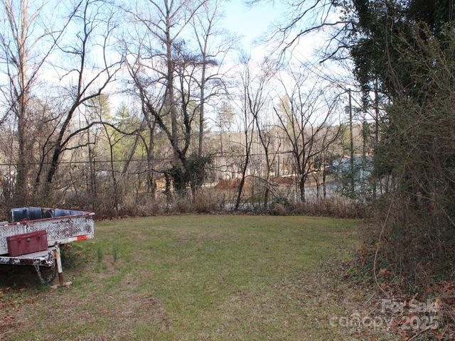 709 Wickins Drive, Hendersonville, NC 28791