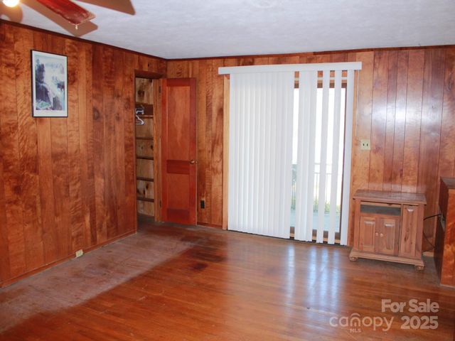 709 Wickins Drive, Hendersonville, NC 28791