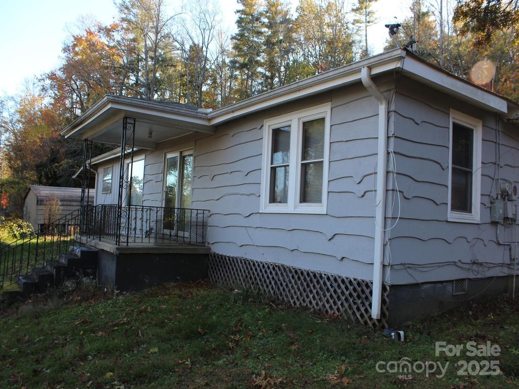 709 Wickins Drive, Hendersonville, NC 28791