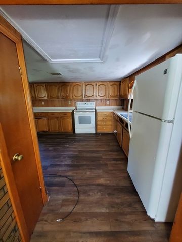 76 Aspen St, Ware, MA 01082