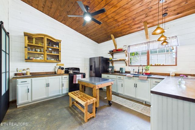 361 County Road 38, Riceville, TN 37370