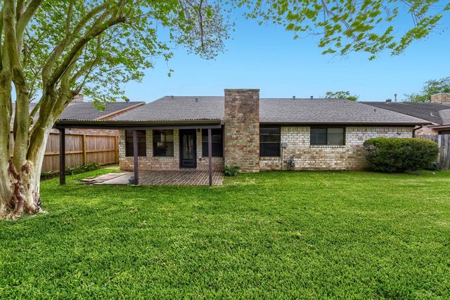 3115 Shawnee DR, Sugar Land, TX 77479