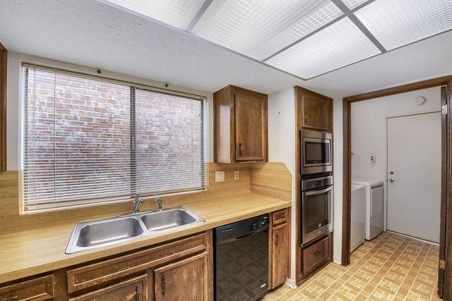 3115 Shawnee DR, Sugar Land, TX 77479