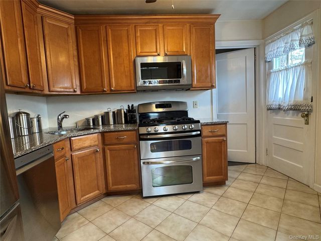 9 Valley Terrace, Port Chester, NY 10573