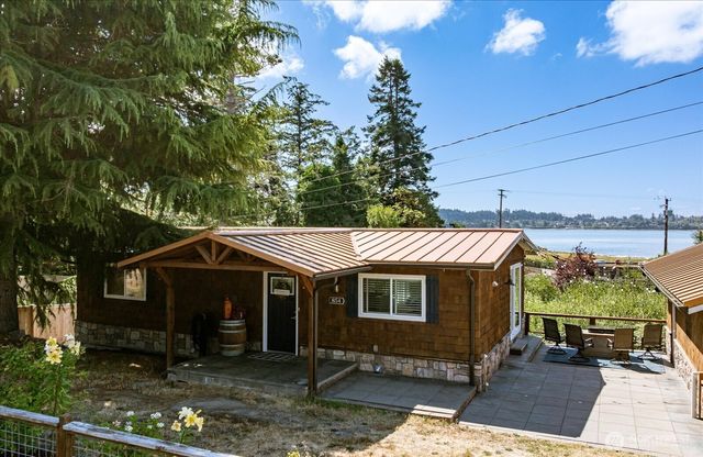 854 Burroughs Avenue, Oak Harbor, WA 98277