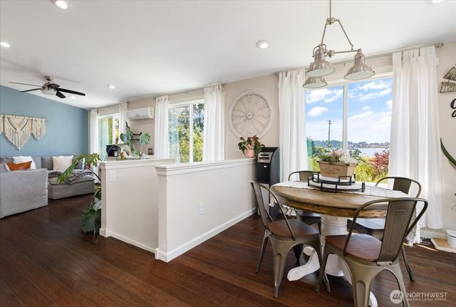 854 Burroughs Avenue, Oak Harbor, WA 98277