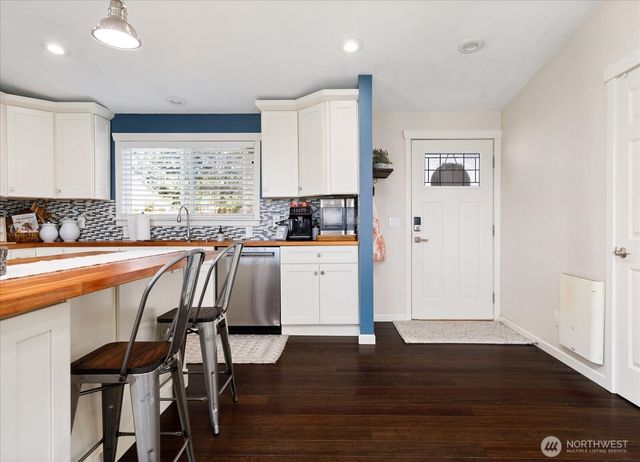 854 Burroughs Avenue, Oak Harbor, WA 98277