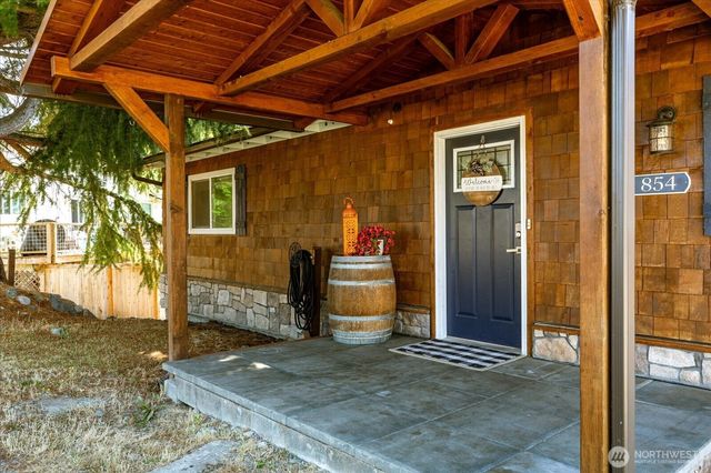 854 Burroughs Avenue, Oak Harbor, WA 98277