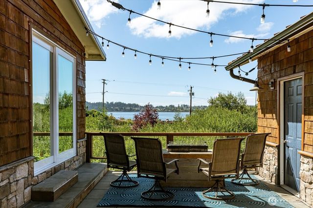854 Burroughs Avenue, Oak Harbor, WA 98277