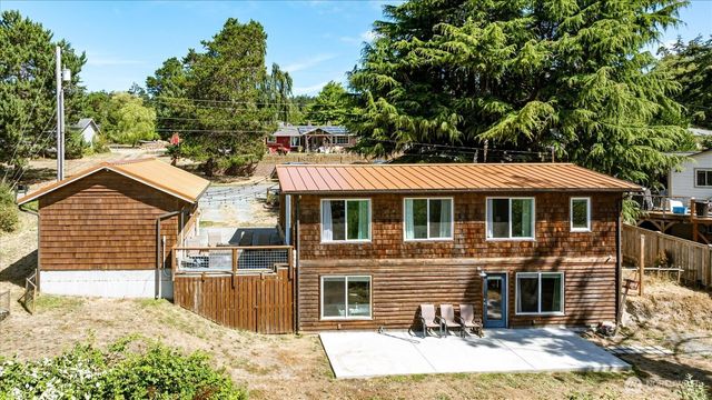 854 Burroughs Avenue, Oak Harbor, WA 98277