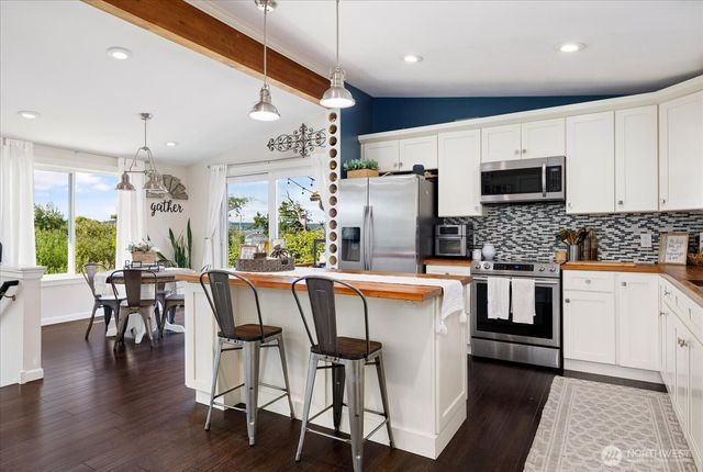 854 Burroughs Avenue, Oak Harbor, WA 98277