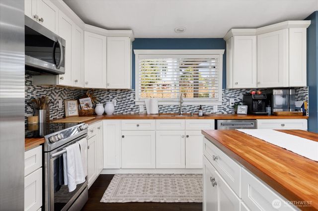 854 Burroughs Avenue, Oak Harbor, WA 98277