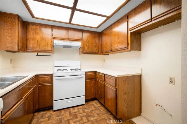 330 Pioneer Drive, Glendale, CA 91203