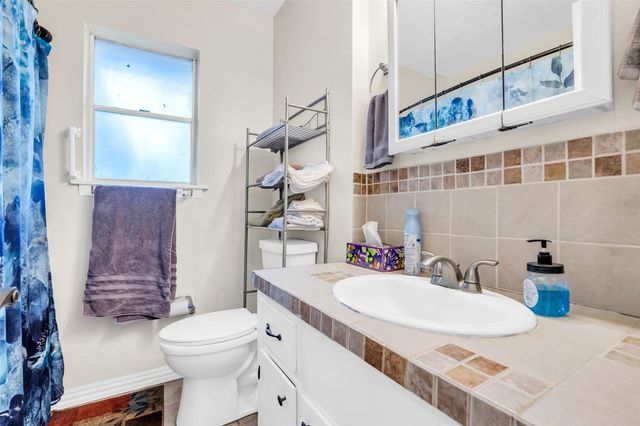 19742 Live Oak N, New Caney, TX 77357