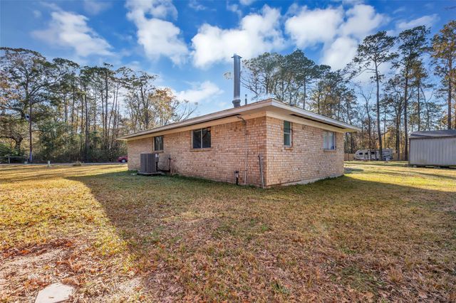 19742 Live Oak N, New Caney, TX 77357