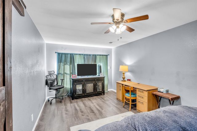 19742 Live Oak N, New Caney, TX 77357