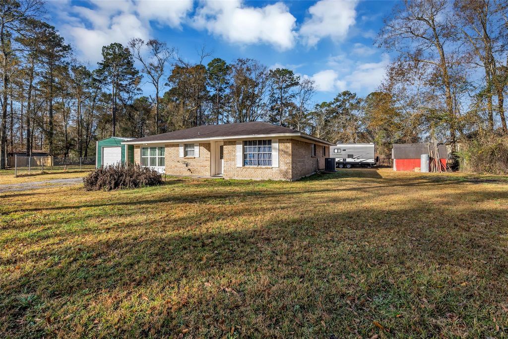 19742 Live Oak N, New Caney, TX 77357
