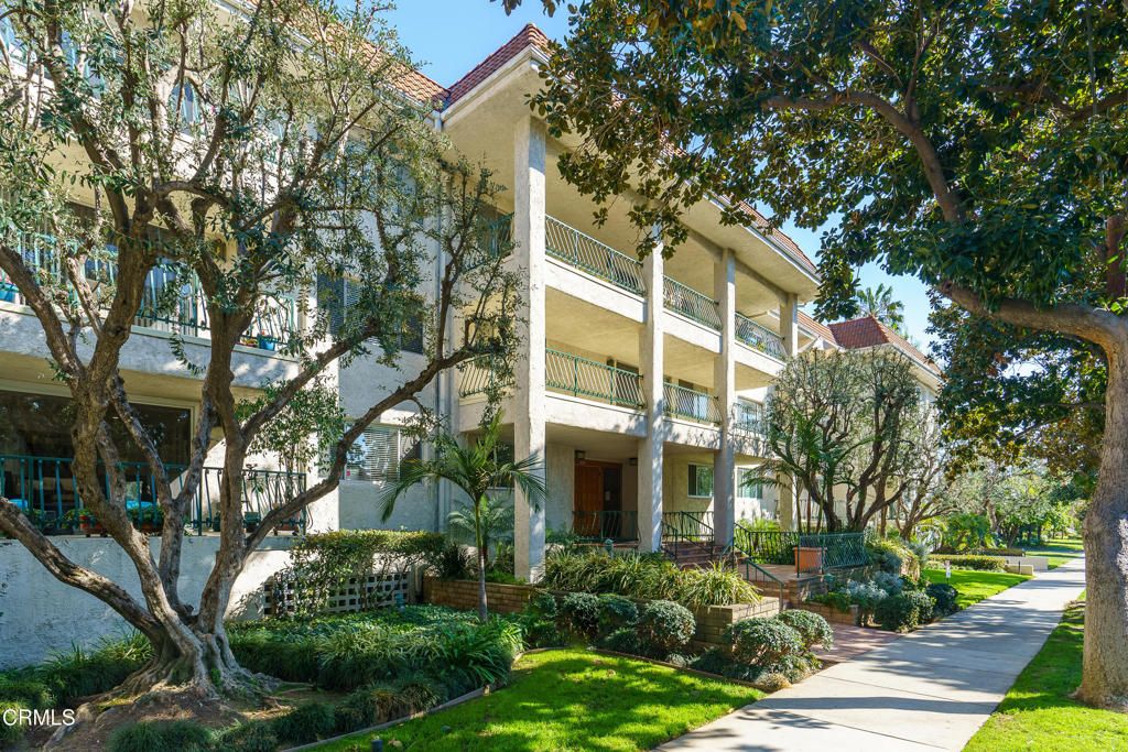 Image 1 of property listing at 420 S Madison Avenue 203, Pasadena, CA 91101