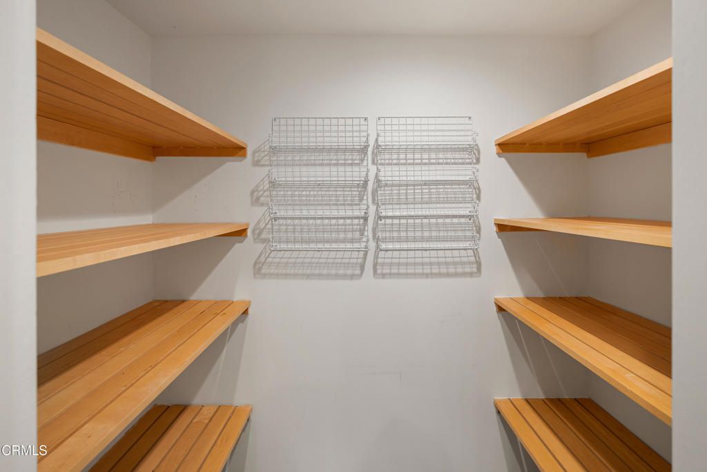 Image 19 of property listing at 420 S Madison Avenue 203, Pasadena, CA 91101