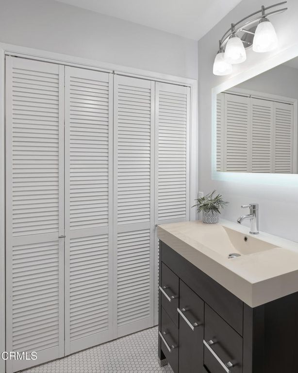 Image 23 of property listing at 420 S Madison Avenue 203, Pasadena, CA 91101